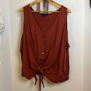 Rust/burnt orange tank with knotted bottom. 2X